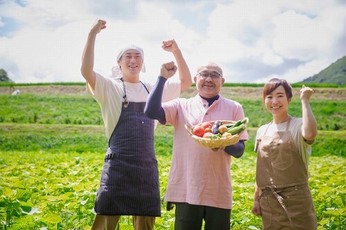 野菜の直売をする農家