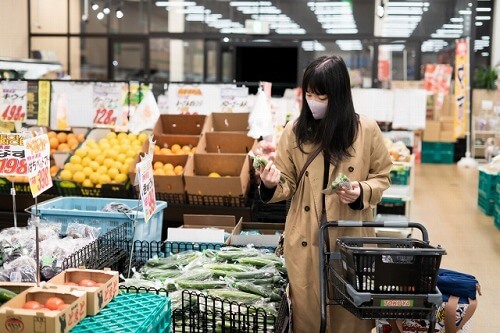 スーパーの見切り品の野菜