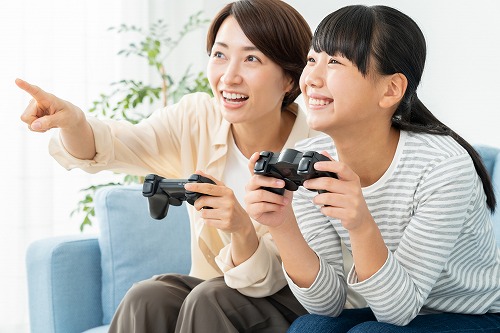 PS4で遊ぶ家族